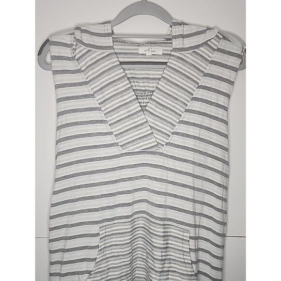 Maurices Women's Sleeveless Hoodie Top Gray White Striped Size Medium - Picture 3 of 7